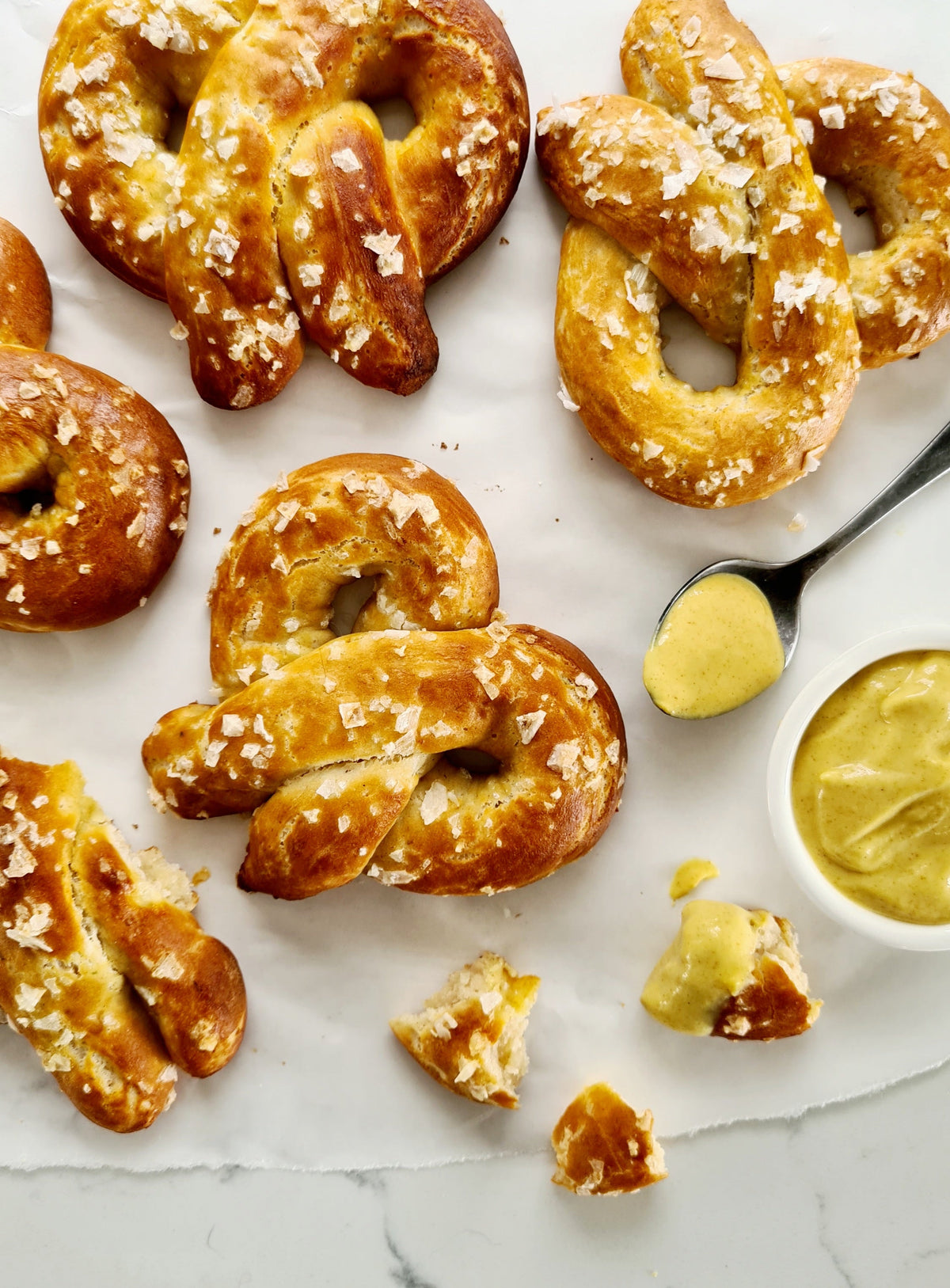Sea salt pretzels with honey mustard mayo dip